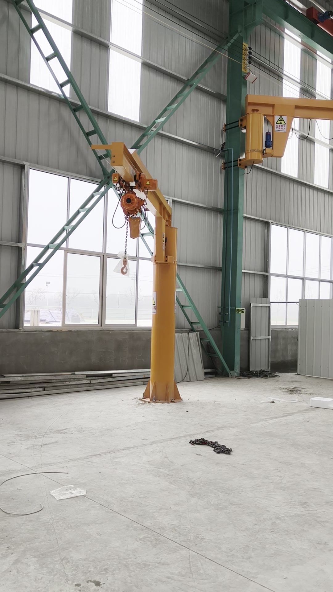 懸臂吊與單梁起重機現場操作展示